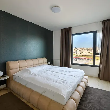 Ultra - Waterfront Apartment